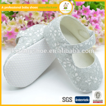 Los zapatos de bebé blancos calientes de la lona de la manera de la alta calidad de la venta venden al por mayor para la muchacha